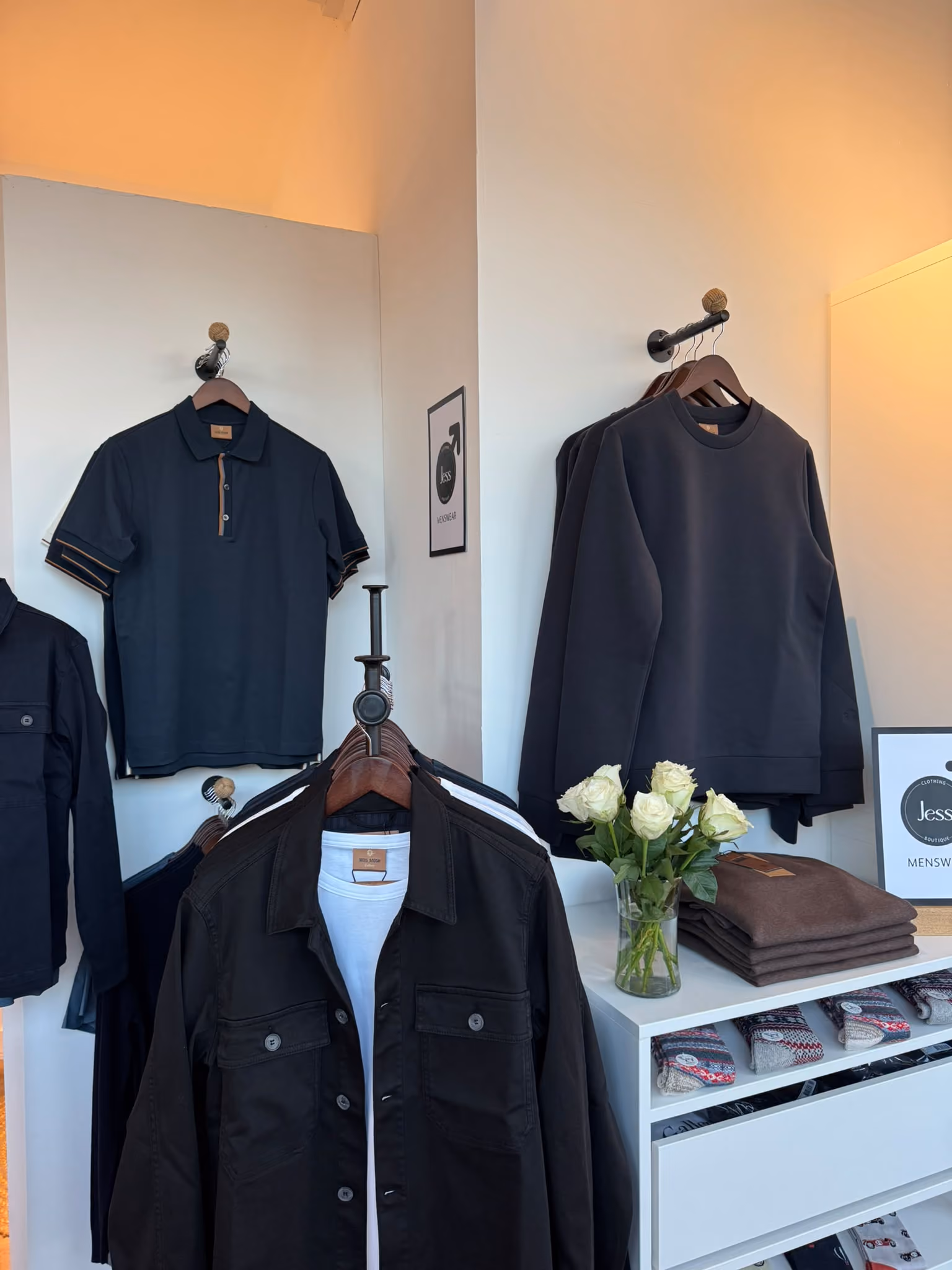 Black T Shirt saying Noir