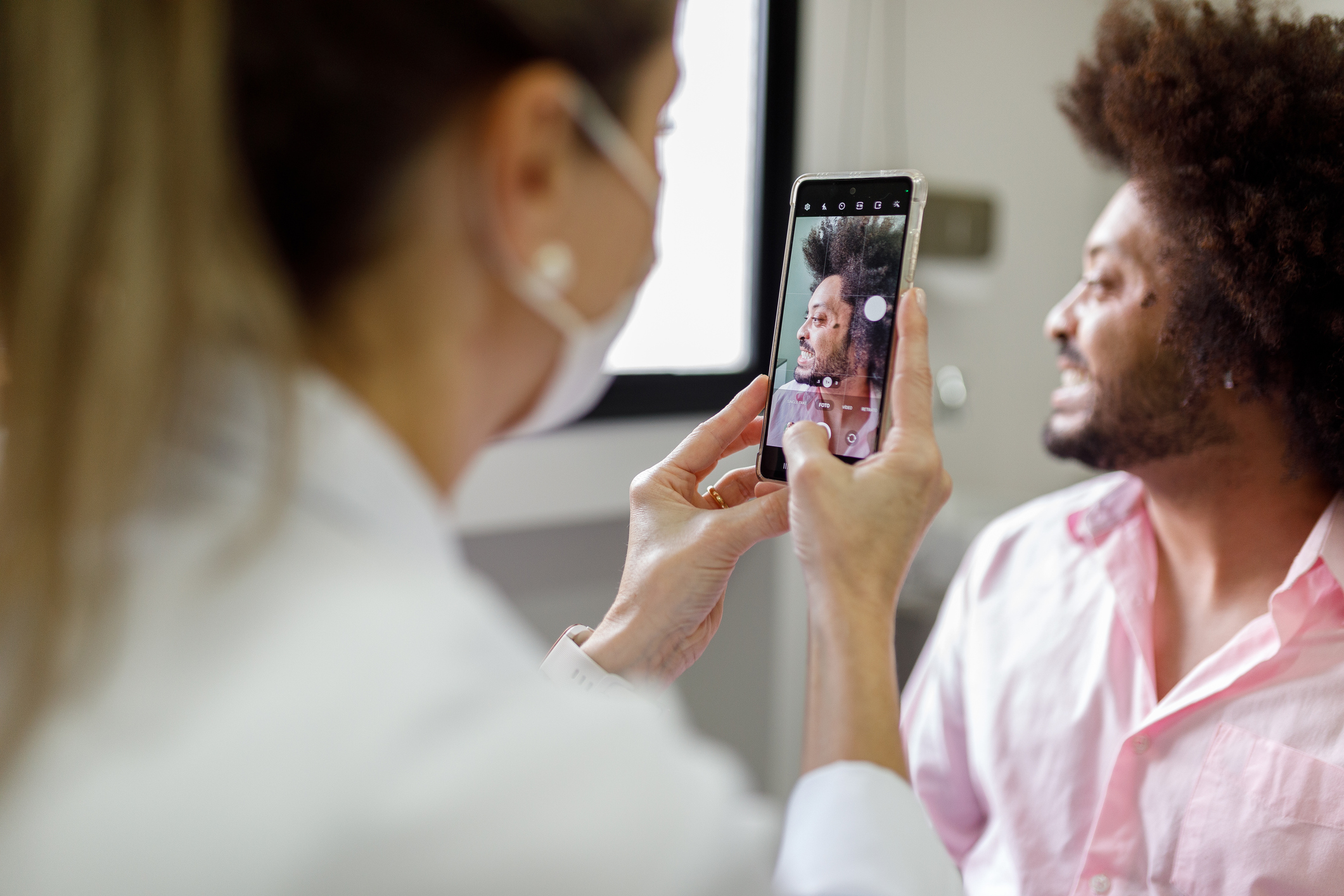 Screenshot van artikel over Ksyos Snelconsult in het tijdschrift de Dokter