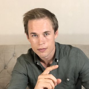 <subject>[headshot] image of customer (for a hr tech)</subject>