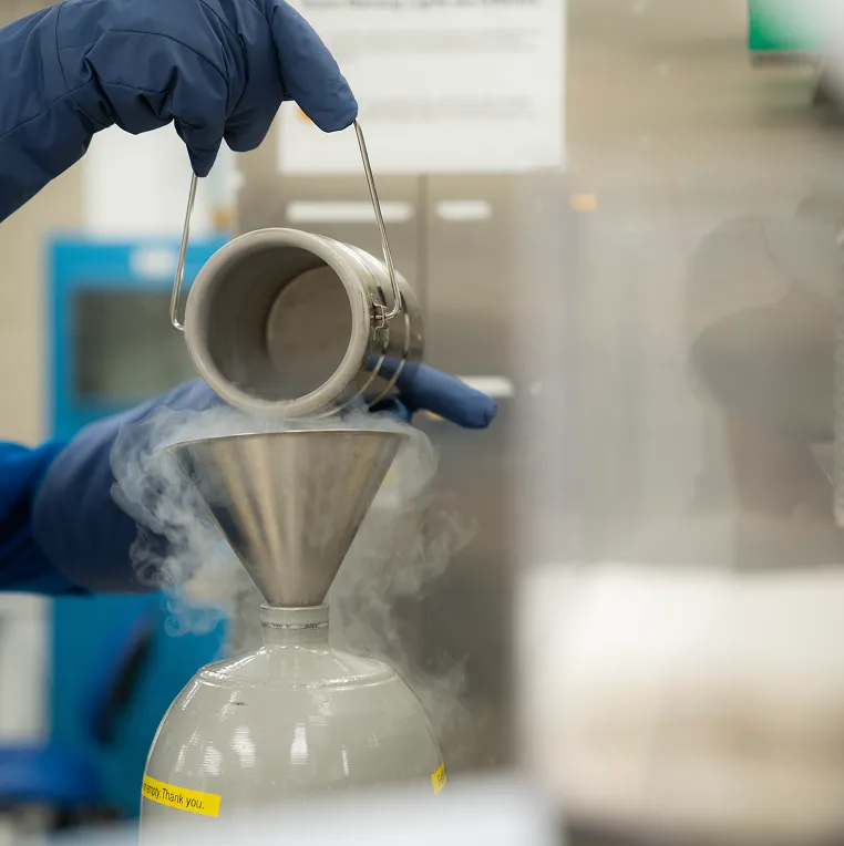 Synata Bio employee mixes up ingredients in the lab.