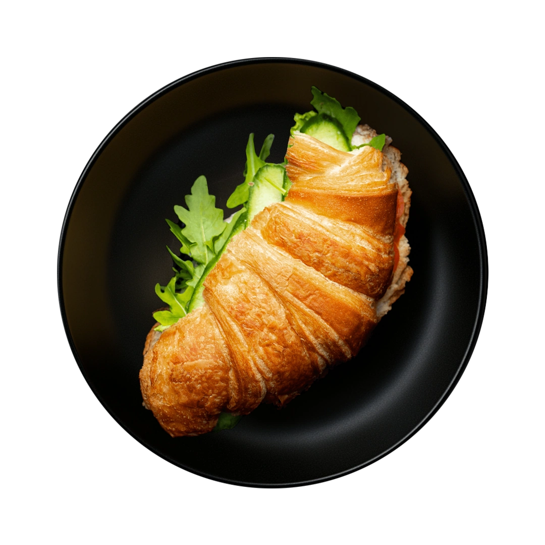 Круассан с яйцом и куриным филе