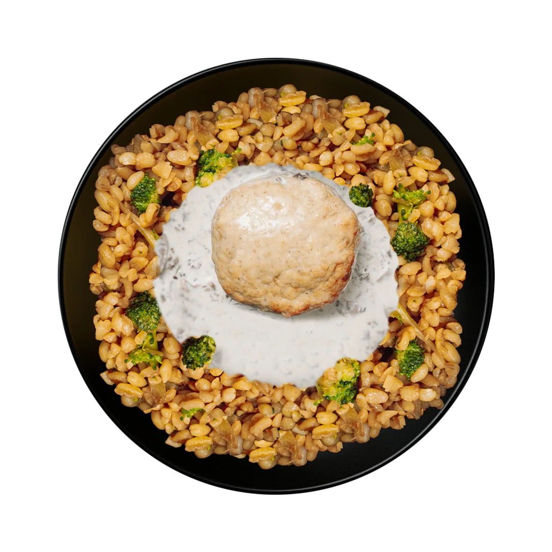 Куриная котлета с грибным соусом, булгуром и брокколи