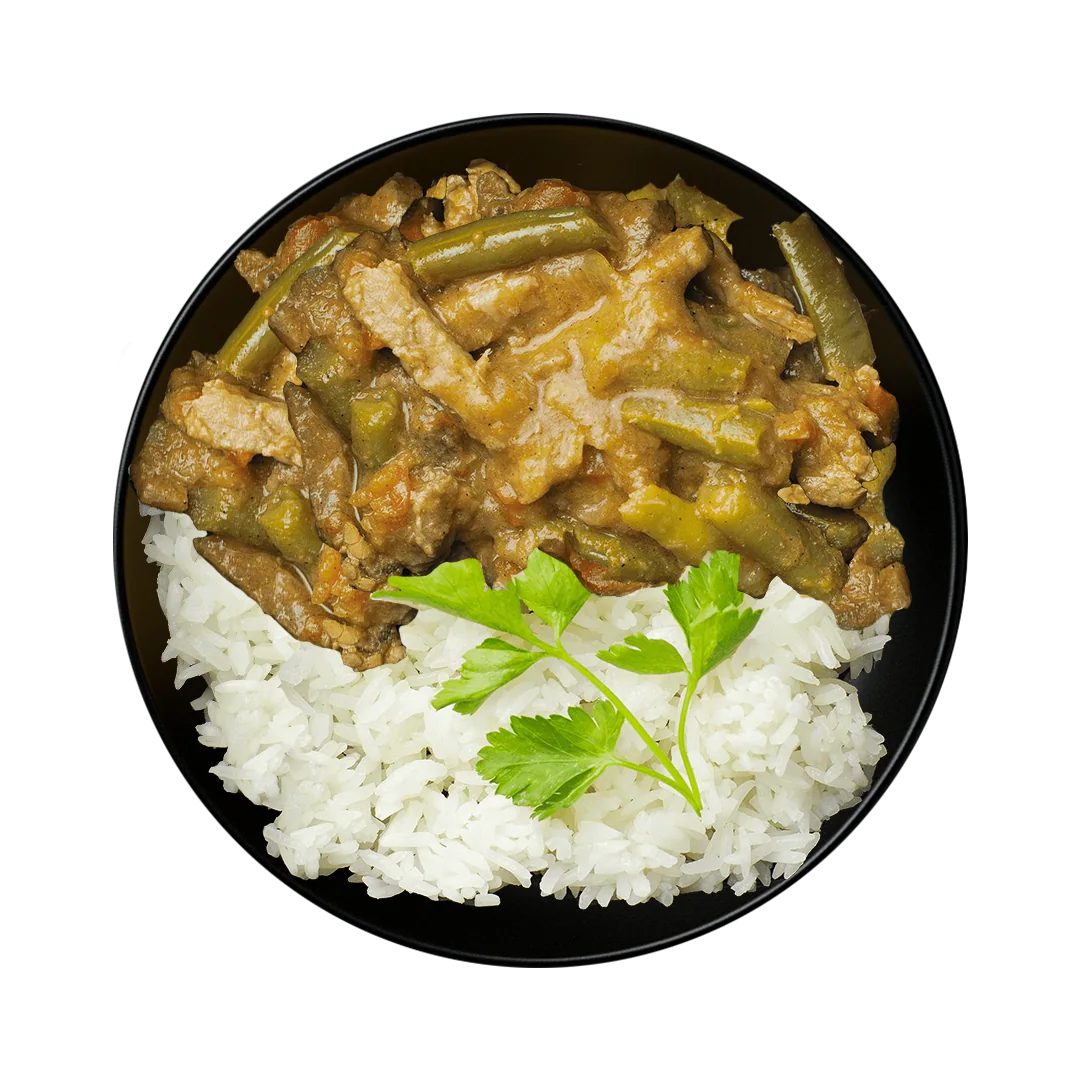 Говядина со стручковой фасолью и рисом в пряном соусе