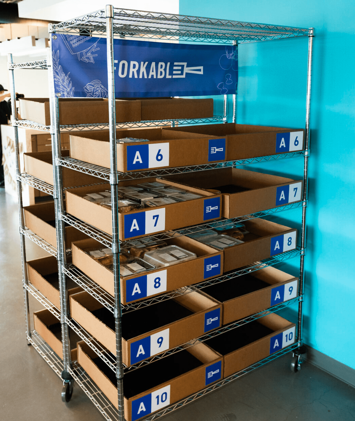 A stand with lunch boxes delivery