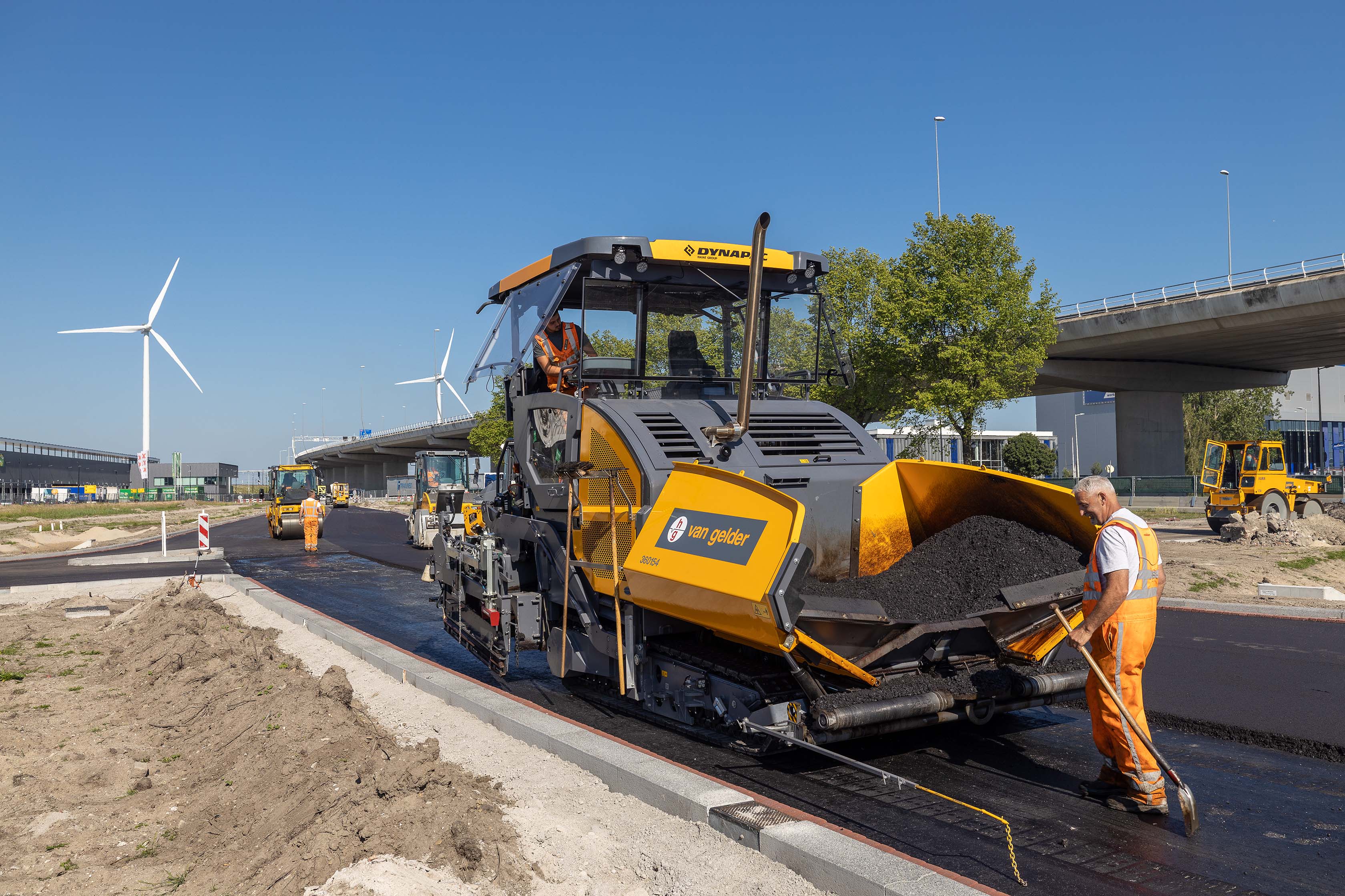 Met onze infra-oplossingen dragen wij bij aan de slimme, duurzame en veilige openbare ruimte van de toekomst.
