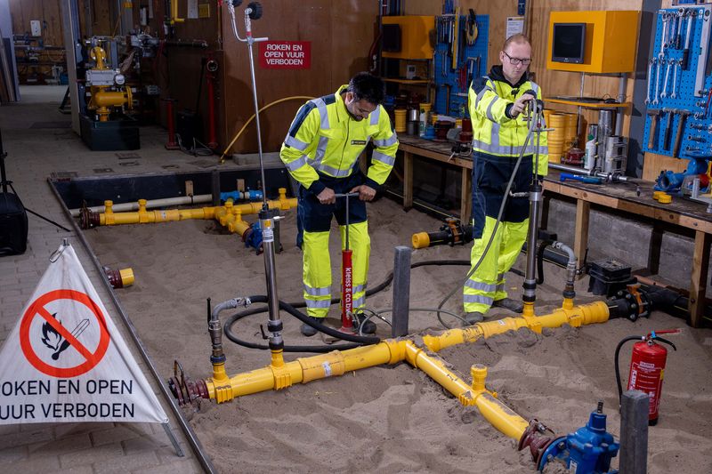 Menno combineert werken en leren. Om de twee weken gaat hij naar Opleidingscentrum Gelderpoort.