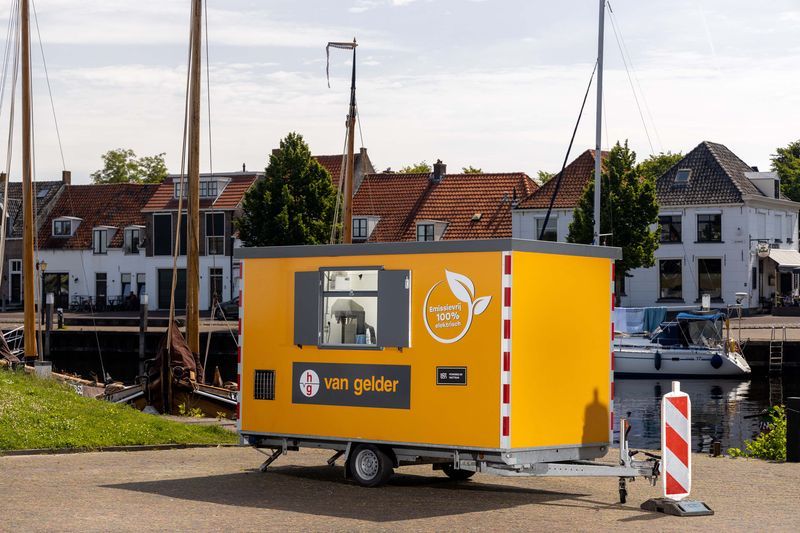 "Wij zorgen dat de busjes van de medewerkers die buiten werken voorzien zijn van al het benodigde handgereedschap en dat alle PBM’s worden verstrekt. Mocht er op locatie een schaftkeet aanwezig zijn, dan stellen wij een kofferpakketje samen."