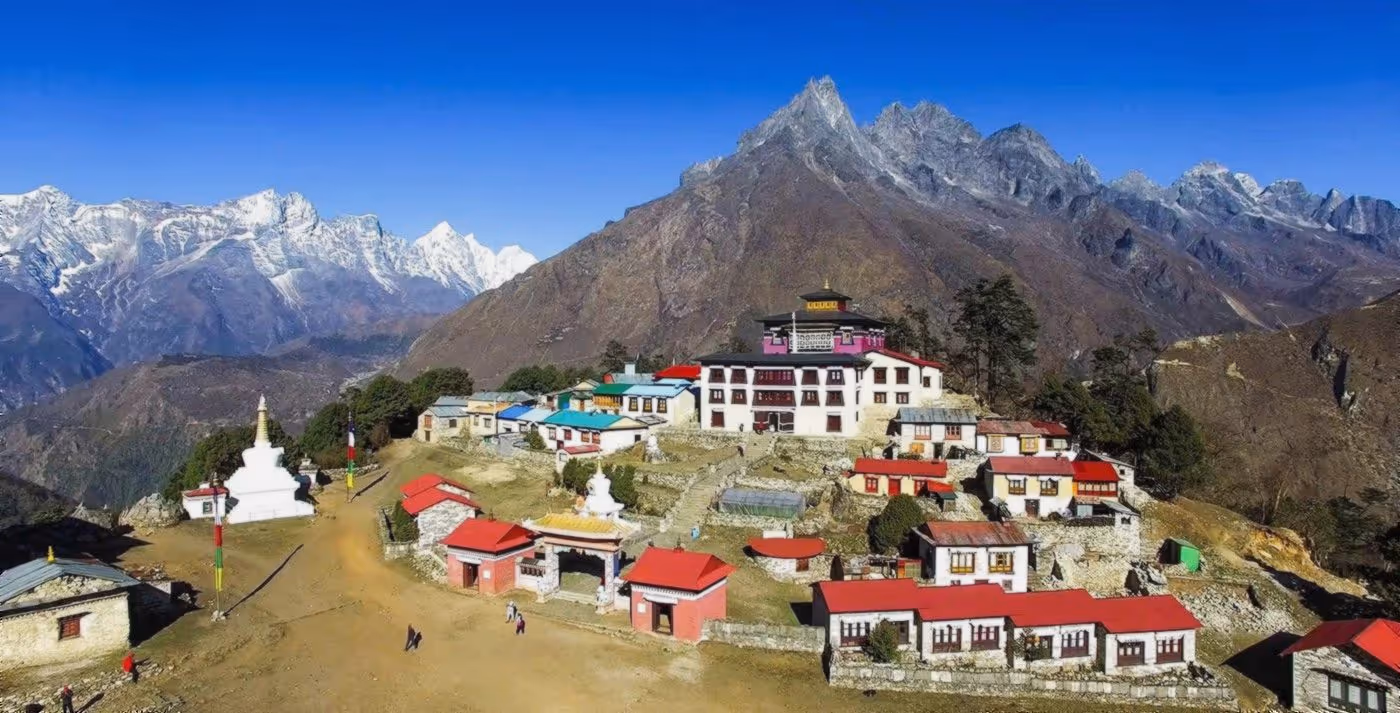Junbesi, 2700 m — jour 9 du trek Rebuild, Teraï et Solukhumbu au Népal.