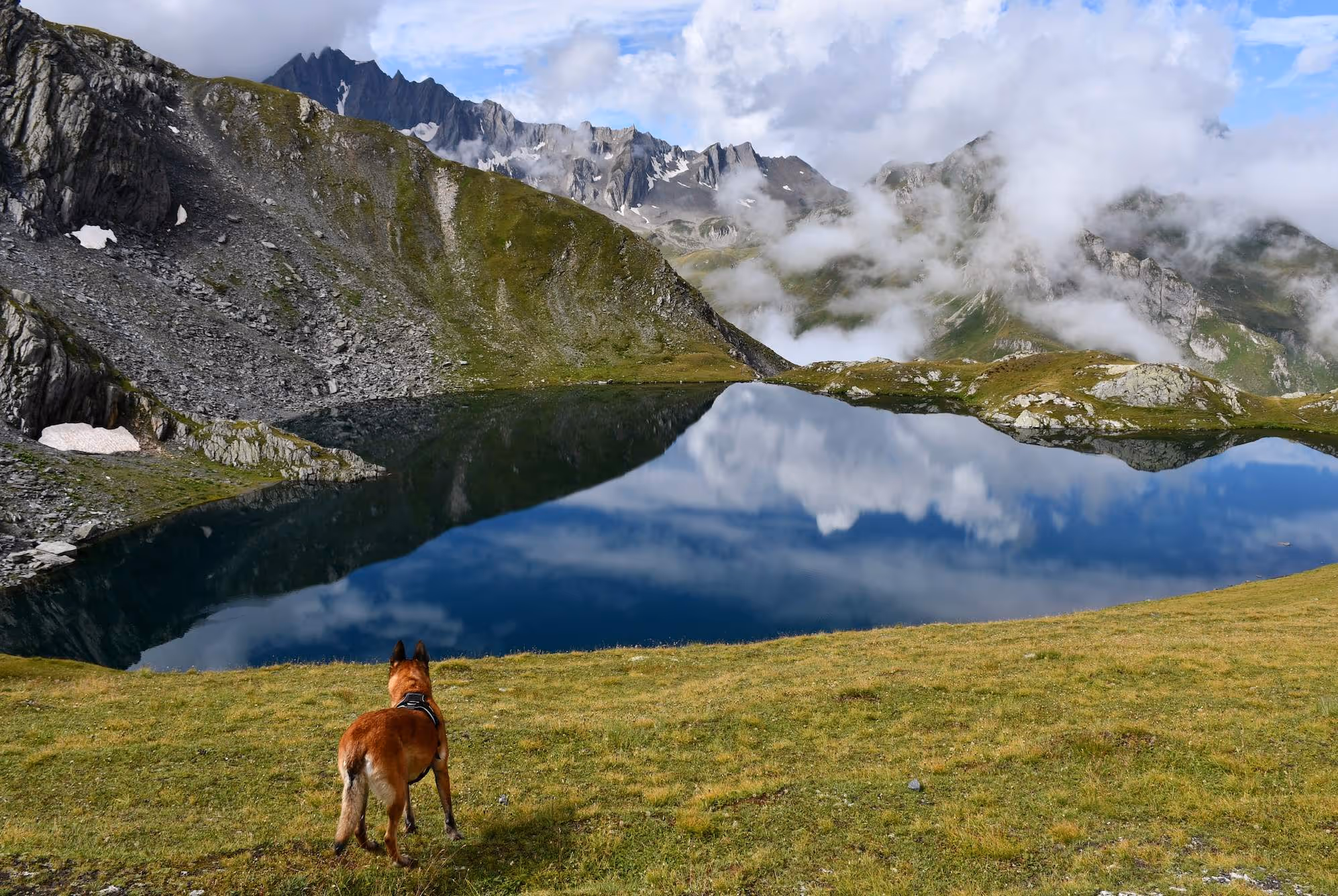 Croix de Crey Aigu, 2 329 m — jour 2 du trek La Meute, Savoie en France.