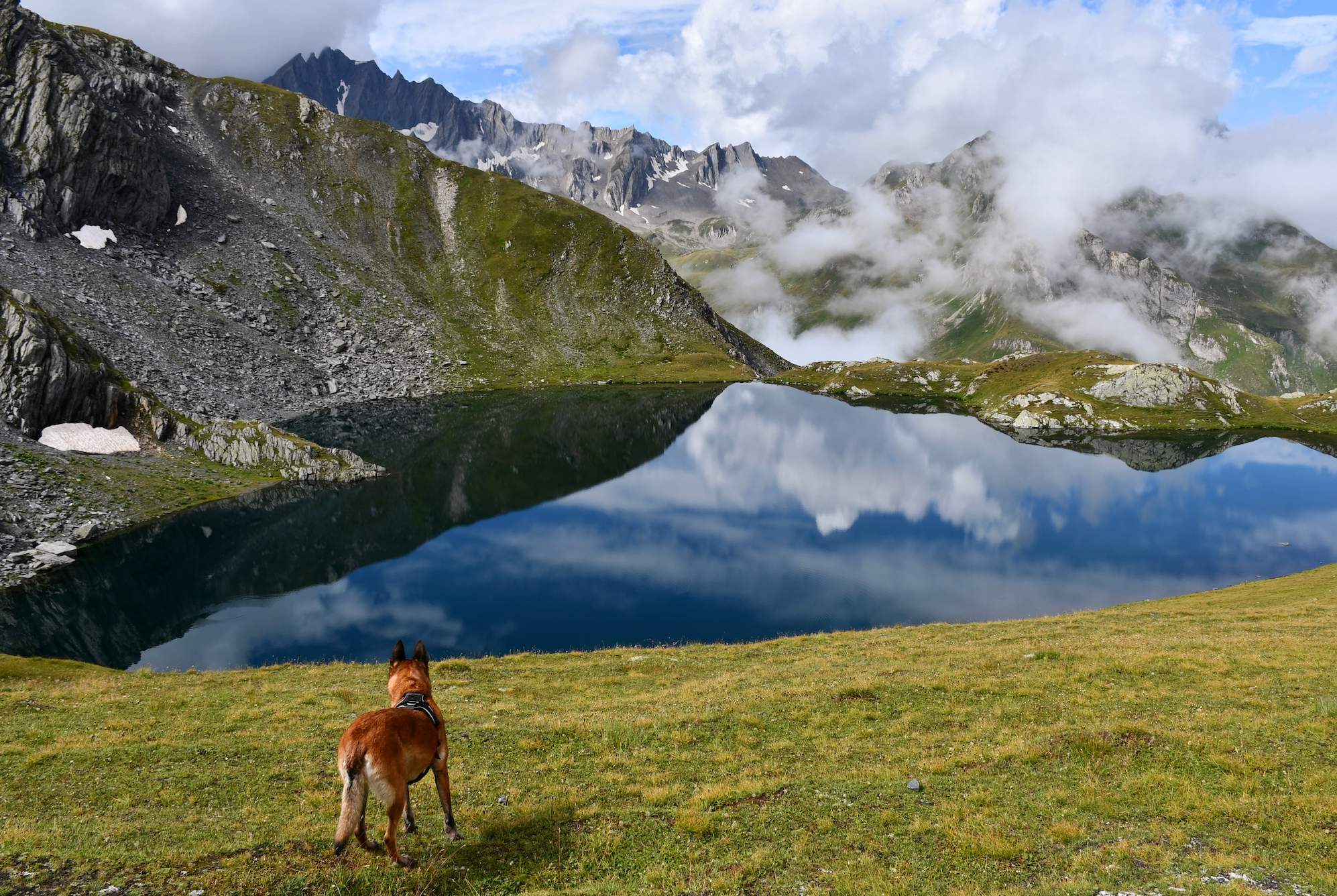 Croix de Crey Aigu, 2 329 m — jour 2 du trek La Meute, Savoie en France.