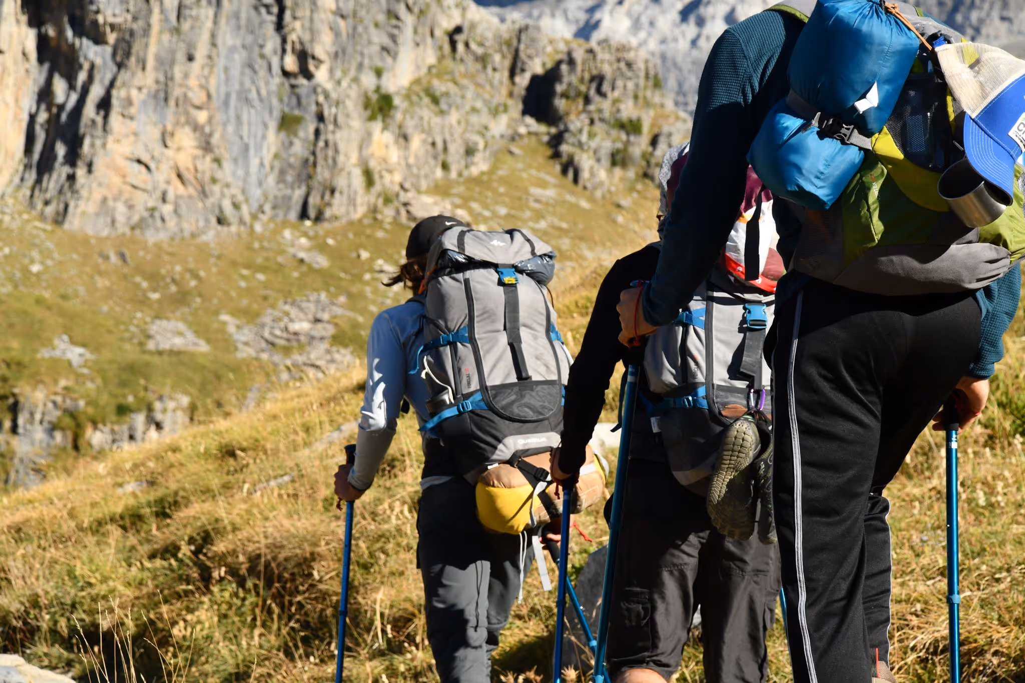 Préparation du matériel d'alpinisme — Expédition 6000 au Pérou.