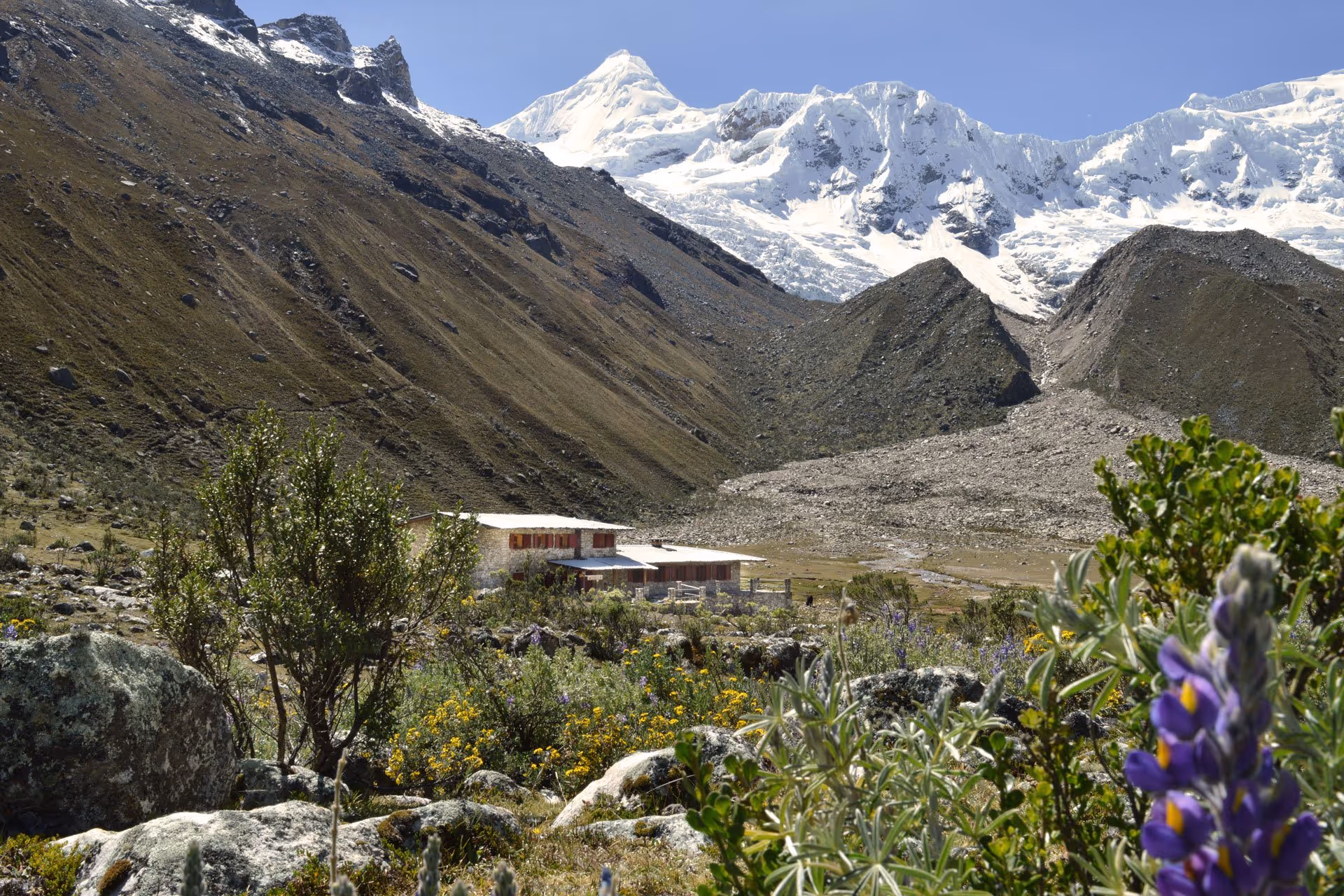Vallée d'Ishinca, 4 350 m — jour 5 du trek Expédition 6000, Cordillère Blanche au Pérou.