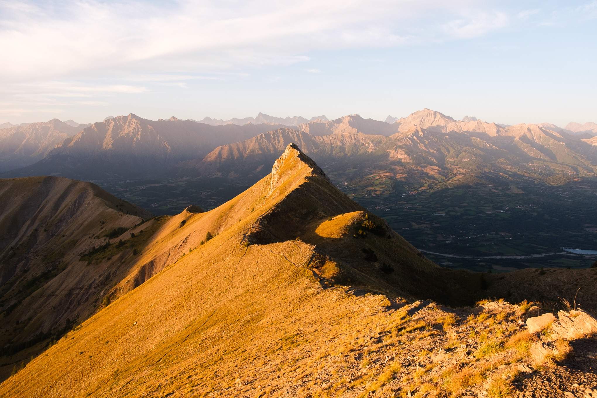 Montagne dorée à la lumière du soir dans le Vercors — séjour Photo en Montagne.