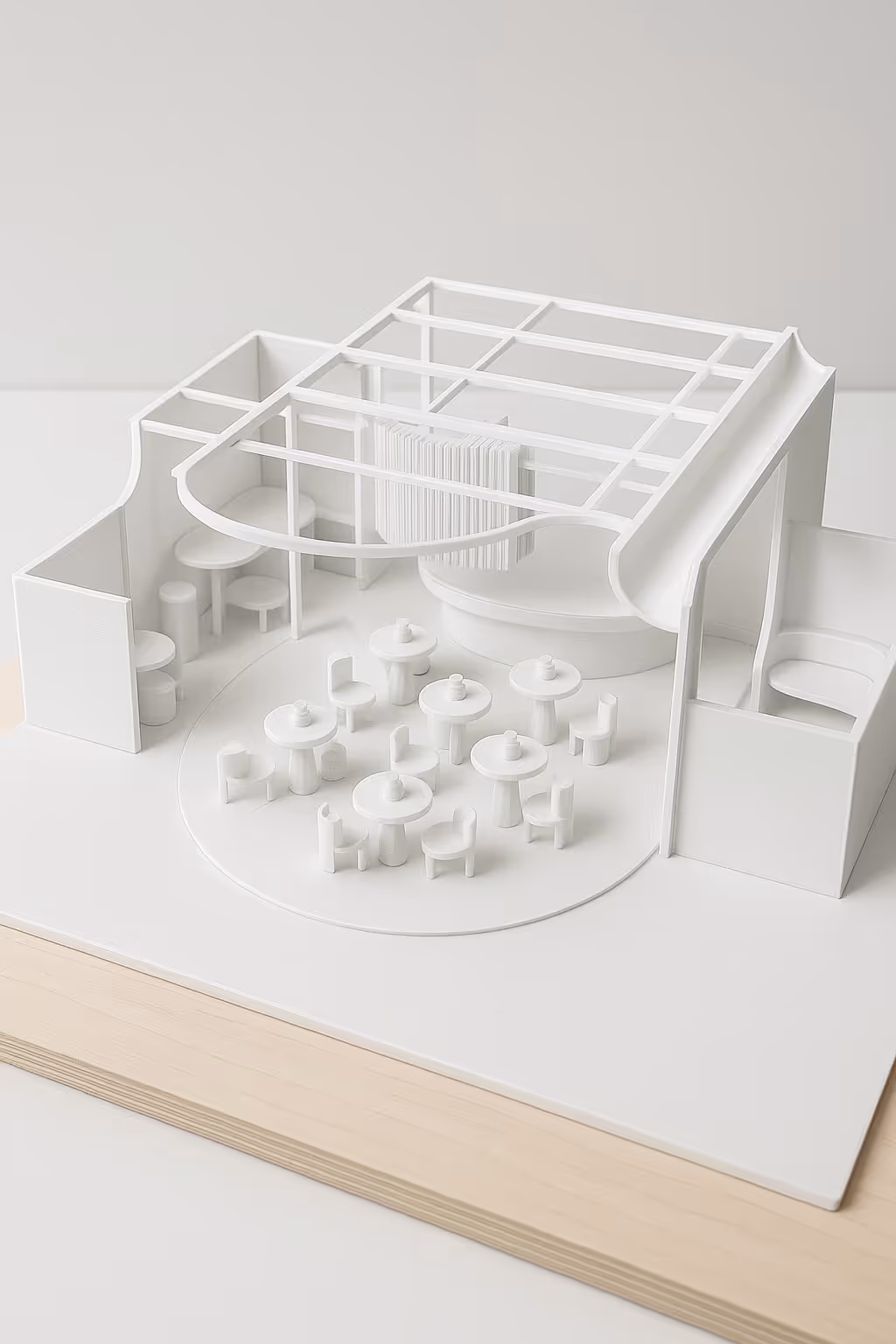 Foto de una maqueta realizada para la empresa Rockwell. Es una maqueta de arquitectura de un salón en color blanco.