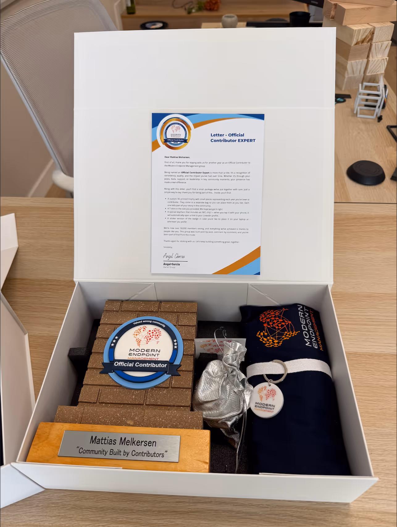 trofeo y accesorios de regalo para empresa del sector tecnológico que organiza un concurso