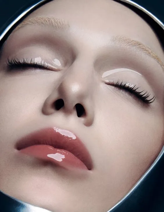 Mirror Mirror Magazine Article with Doctor Verduijn