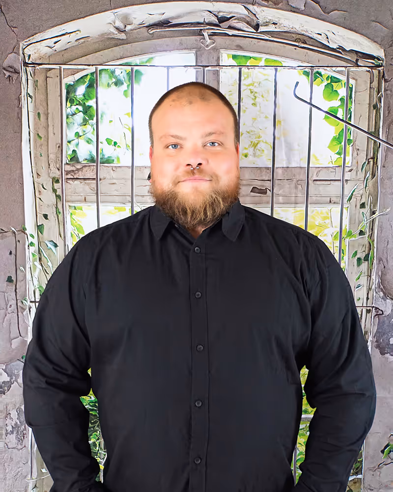 Michael Kaserer – Handwerksprofi und Projektmitarbeiter, spezialisiert auf Montage, Baukoordination und Feinarbeiten.