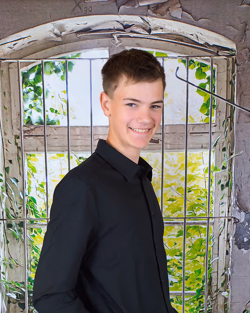 Raphael Ahornegger – SHK-Lehrling, unterstützt das Team bei Installation, Lagerarbeit und auf Baustellen.