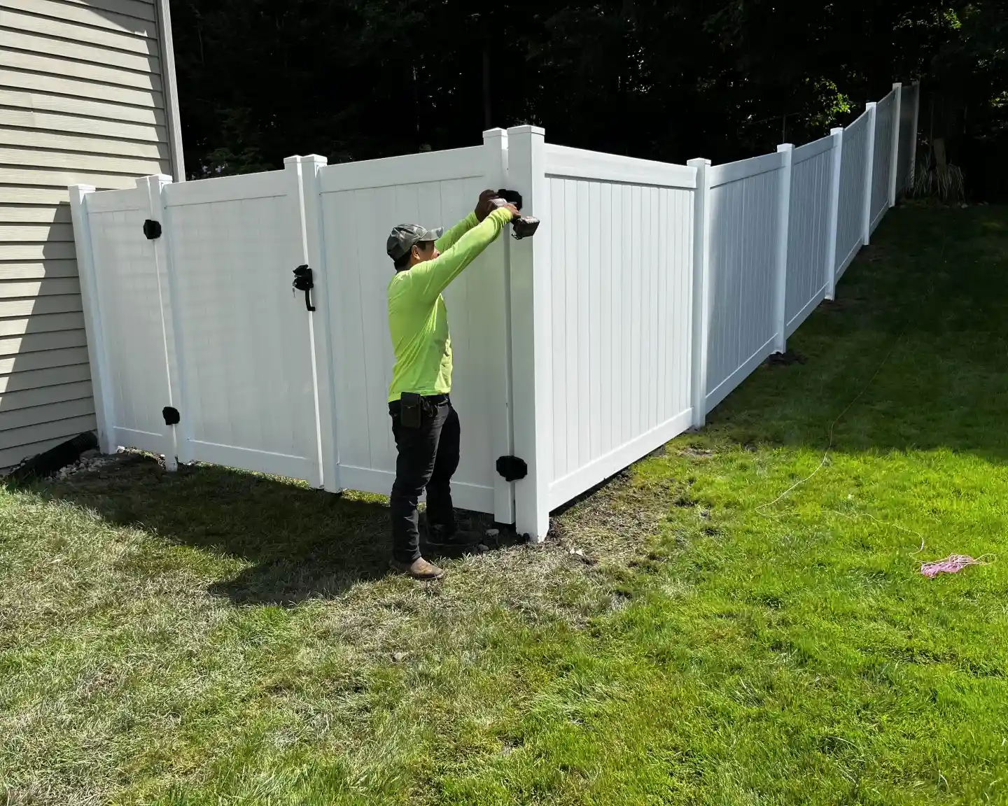 installing a vinyl fence at residential home