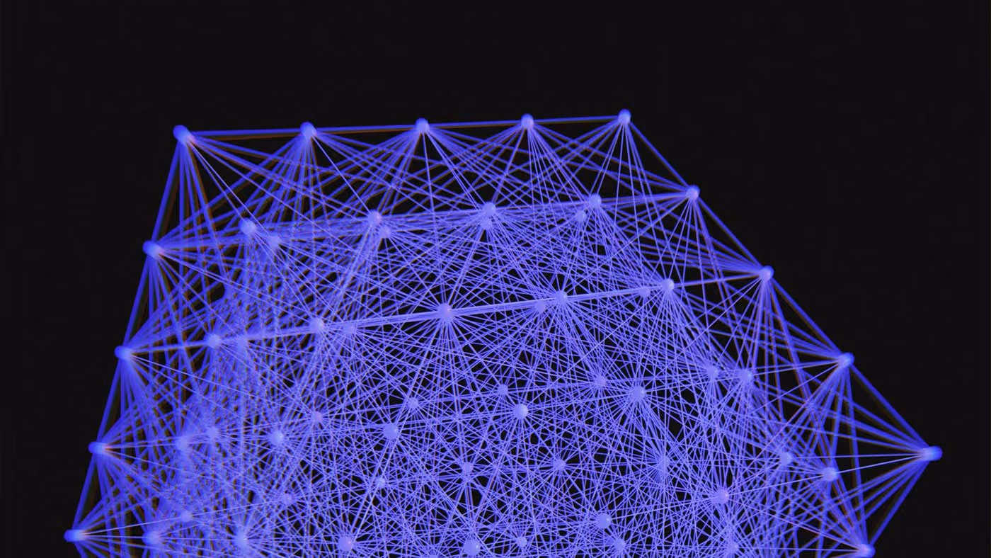 Komplexe blaue Netzwerkstruktur auf schwarzem Hintergrund.