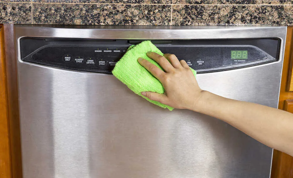 How to Clean an Oven (Steps)
