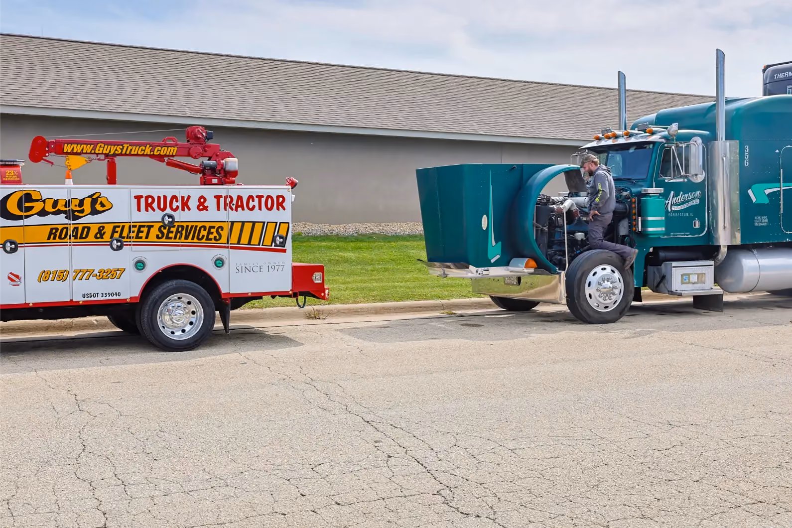 Diesel mechanic performing Mobile Truck Repair in Dubuque, IA