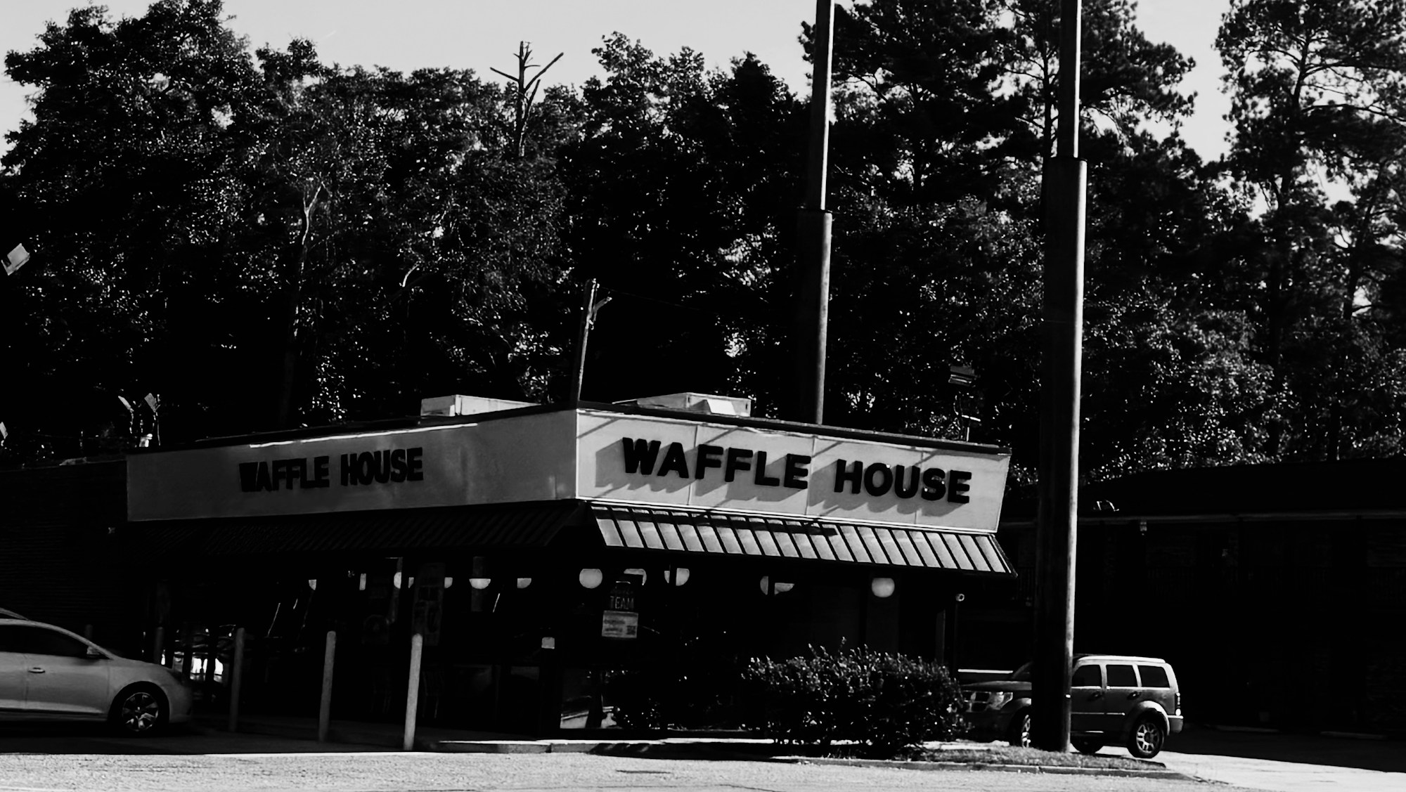 Family-friendly restaurant booth with kids' meals in Wilson County, Tennessee