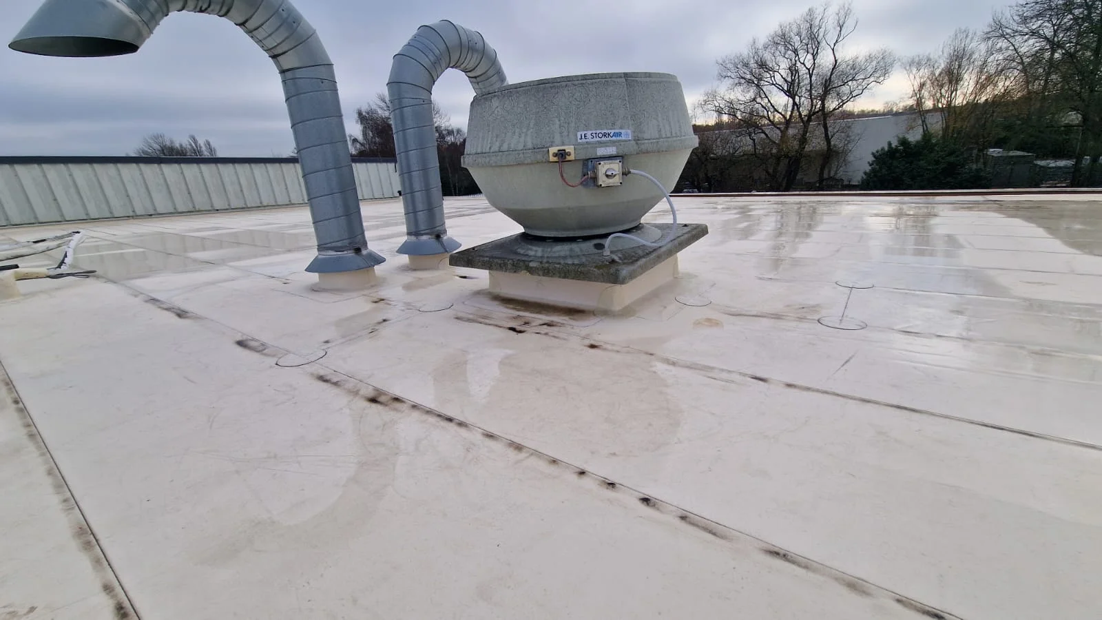 A specialist performs technical maintenance and inspects the roof's condition.