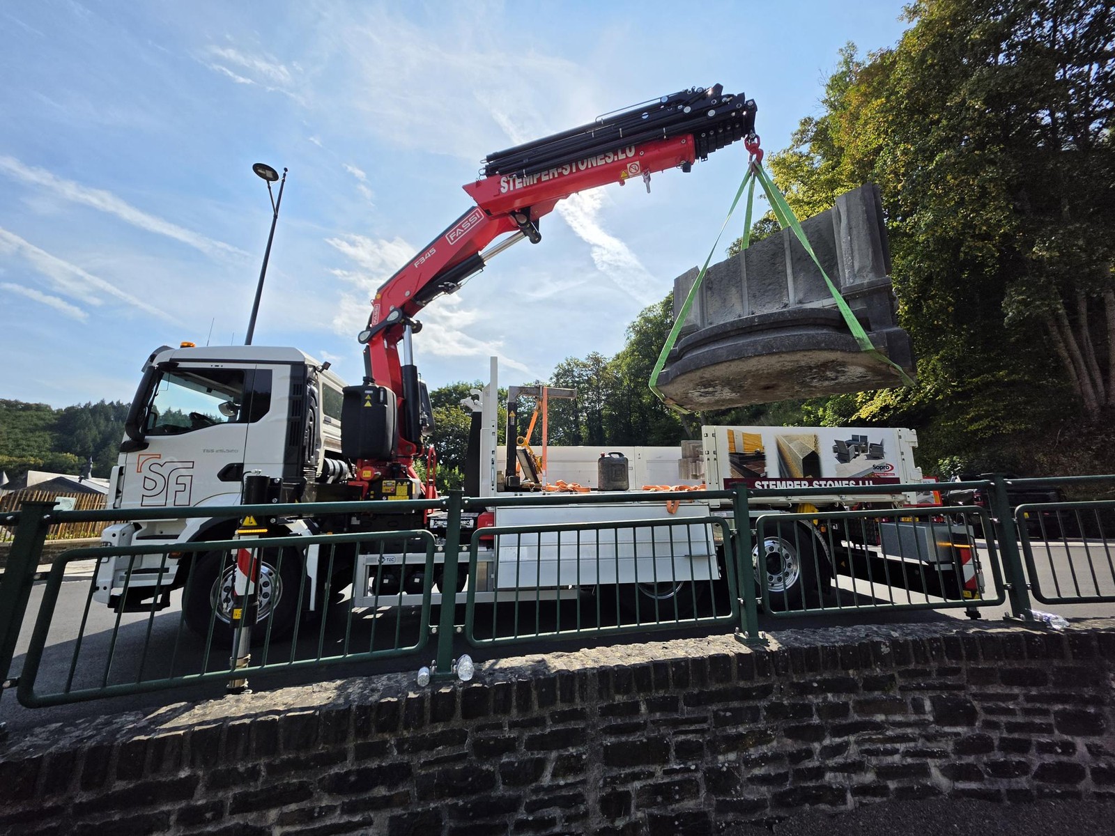 Grue Fassi chantier Stemper Stones