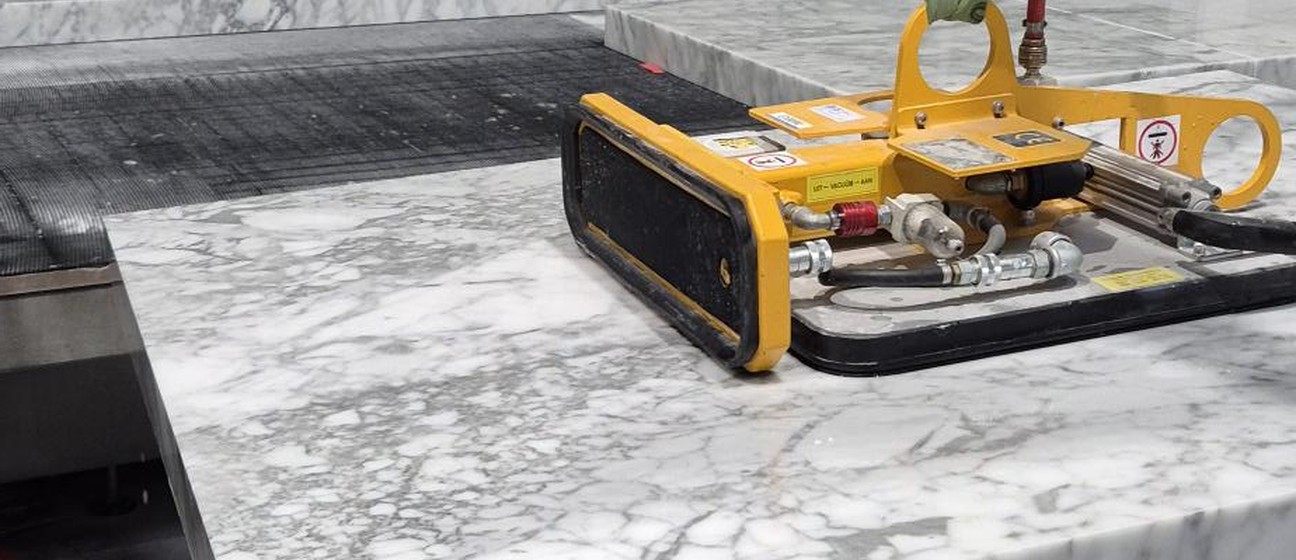 Une débiteuse CNC 5 axes pour un façonnage plus précis