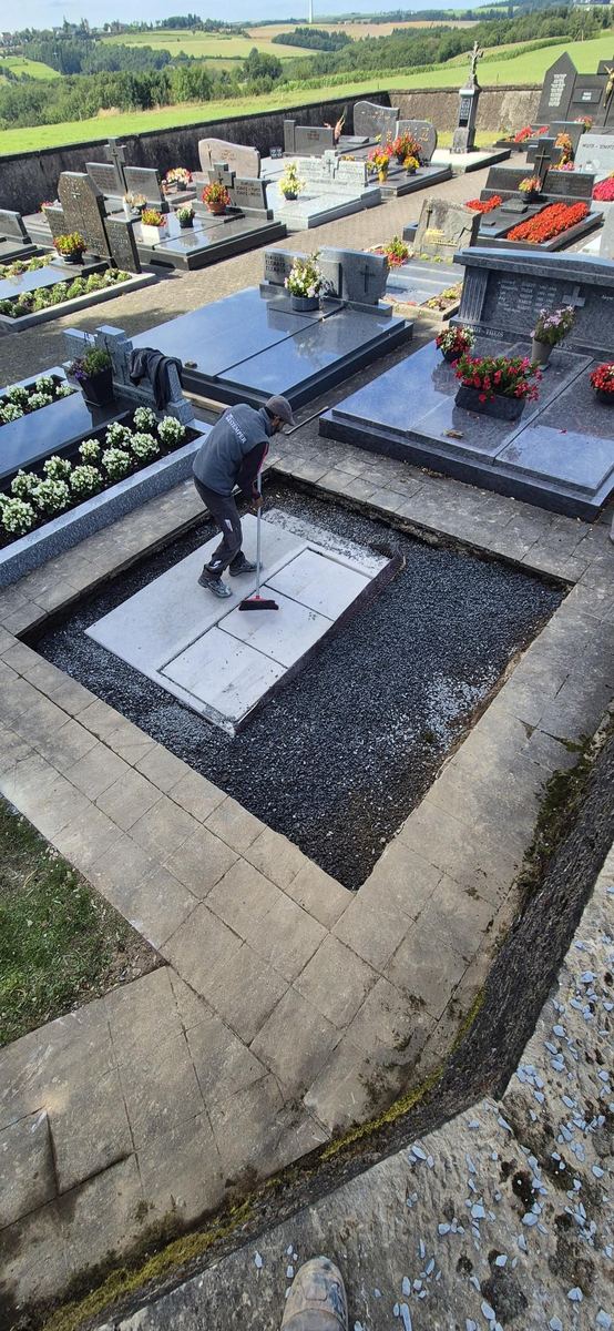 Finition du caveau au gravier Stemper Stones