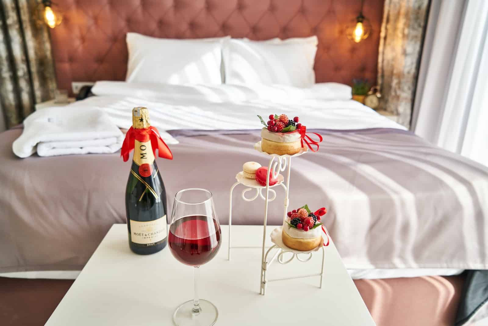 managing guest experience at your hotel|How To Promote Your Hotel App | hotel contactless technology