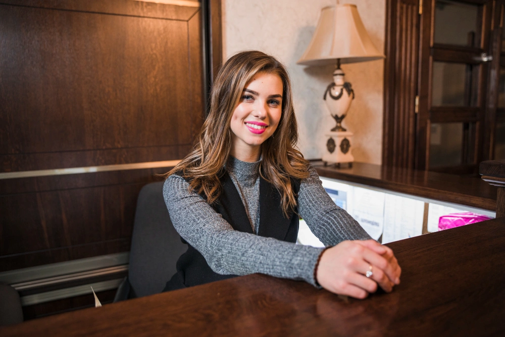 hotel-frontdes-staff