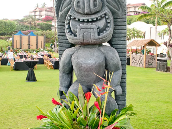 Florals at outdoor hawaii event