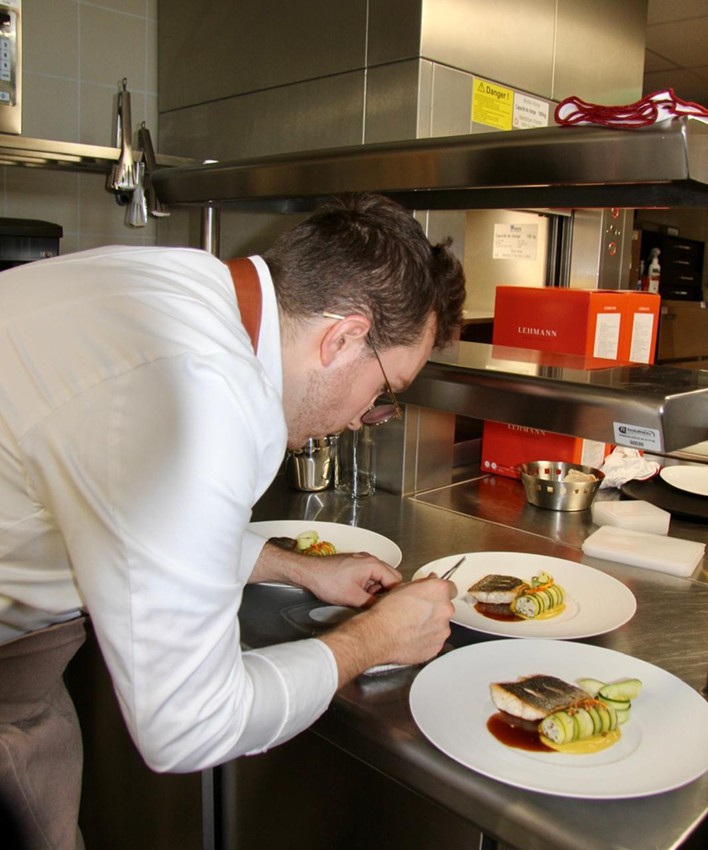 [team] image of the head chef (for a modern restaurant)