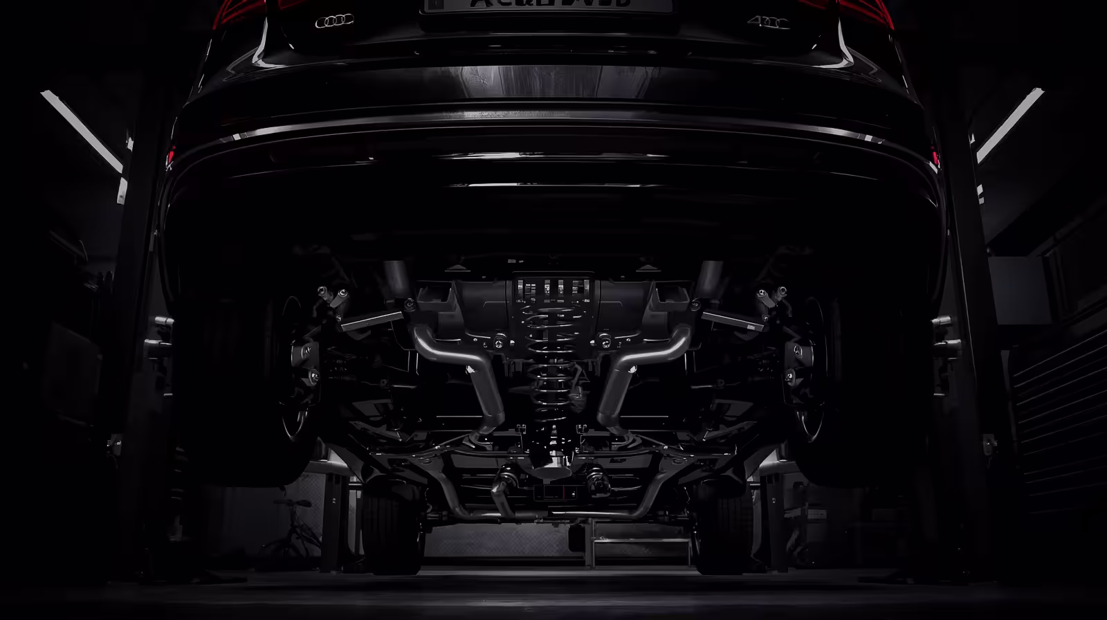 Primer plano del turbo y del sistema de admisión en el motor Audi que muestra puntos de falla comunes