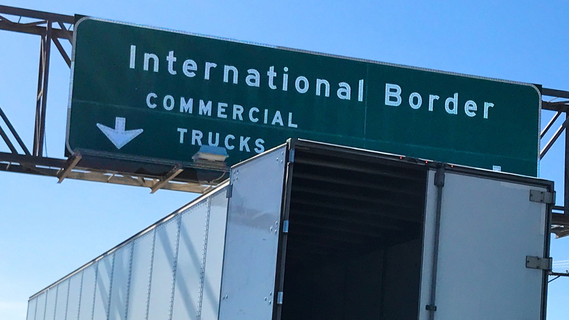 Cross-border reefer freight at the U.S.-Mexico border