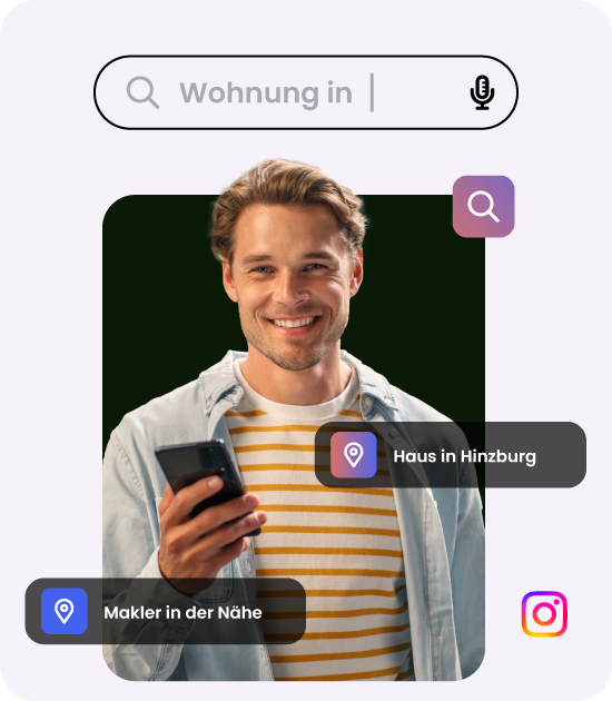 Lächelnder junger Mann mit gestreiftem T-Shirt hält ein Smartphone, Suchleiste mit Text 'Wohnung in', Suchsymbole und Hinweise 'Haus in Hinzburg' und 'Makler in der Nähe'.