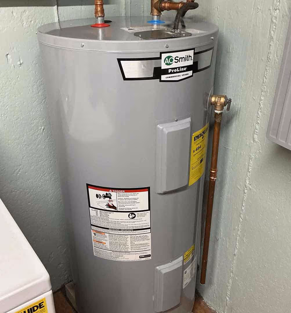 AO Smith ProLine commercial-grade water heater professionally installed by Minuteman Plumbing, Heating & Cooling, providing reliable hot water solutions for residential and light commercial use.