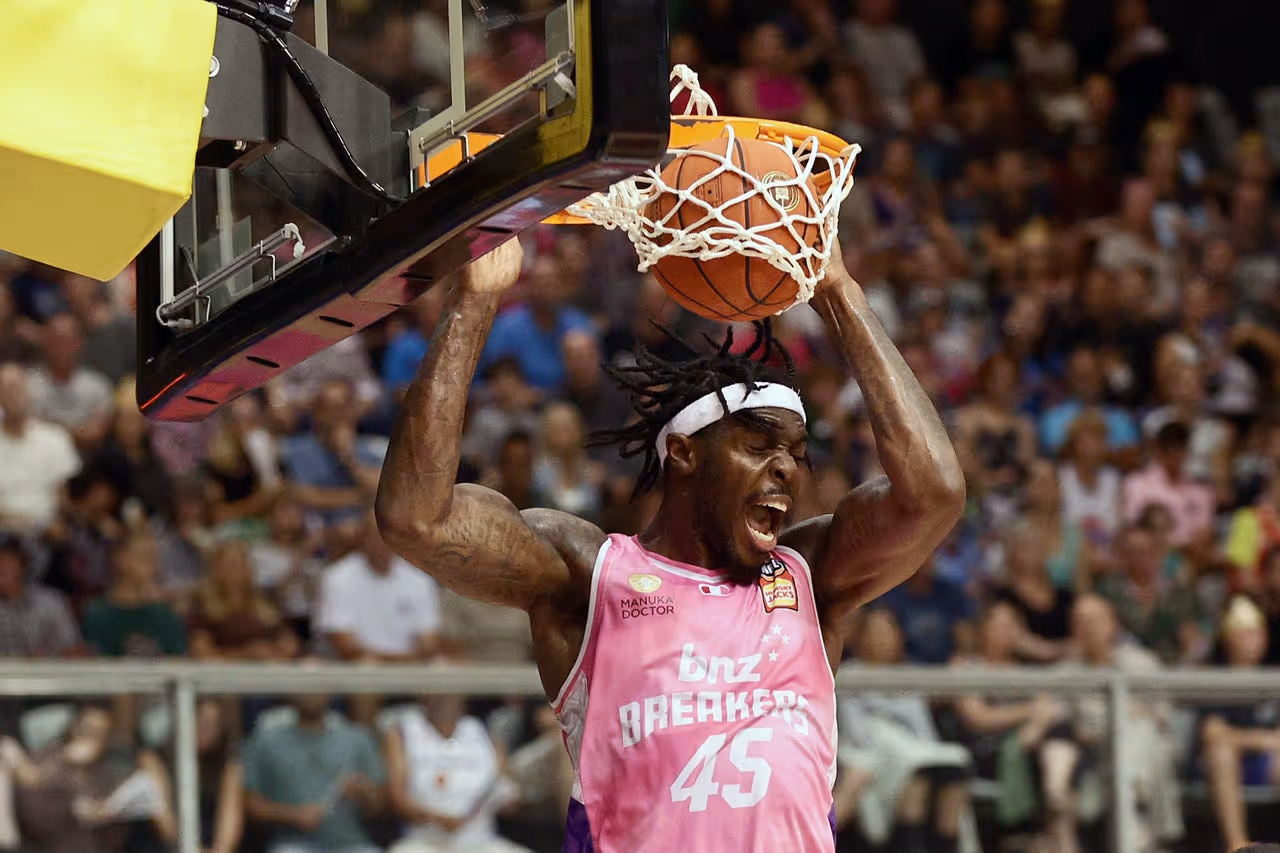 Breakers keep rolling with win over JackJumpers