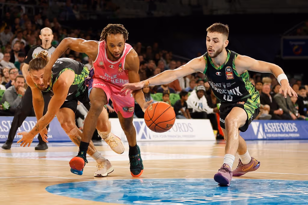 Luck Eludes Breakers in Melbourne