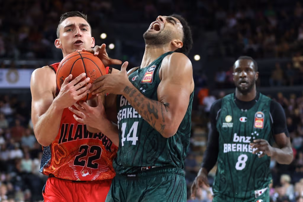 Bumper Crowd Witnesses Nail Biter at Spark Arena