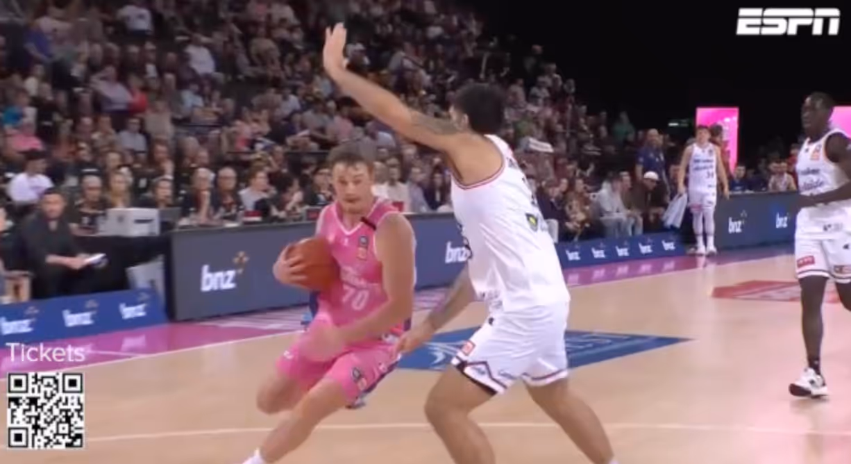 Highlights: Watch Finn Delany's 17 Points Against the 36ers
