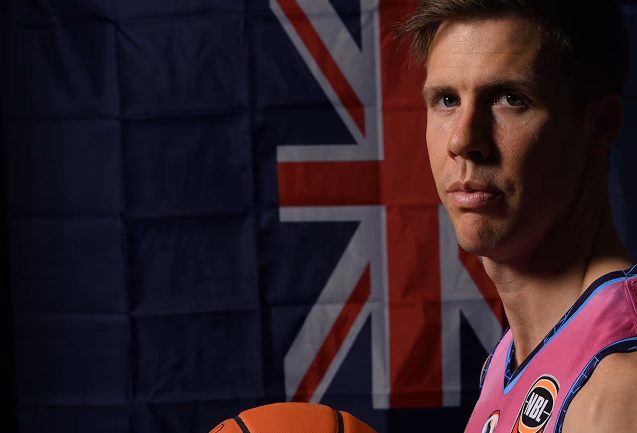 NBL legend commits to one more season with the Breakers