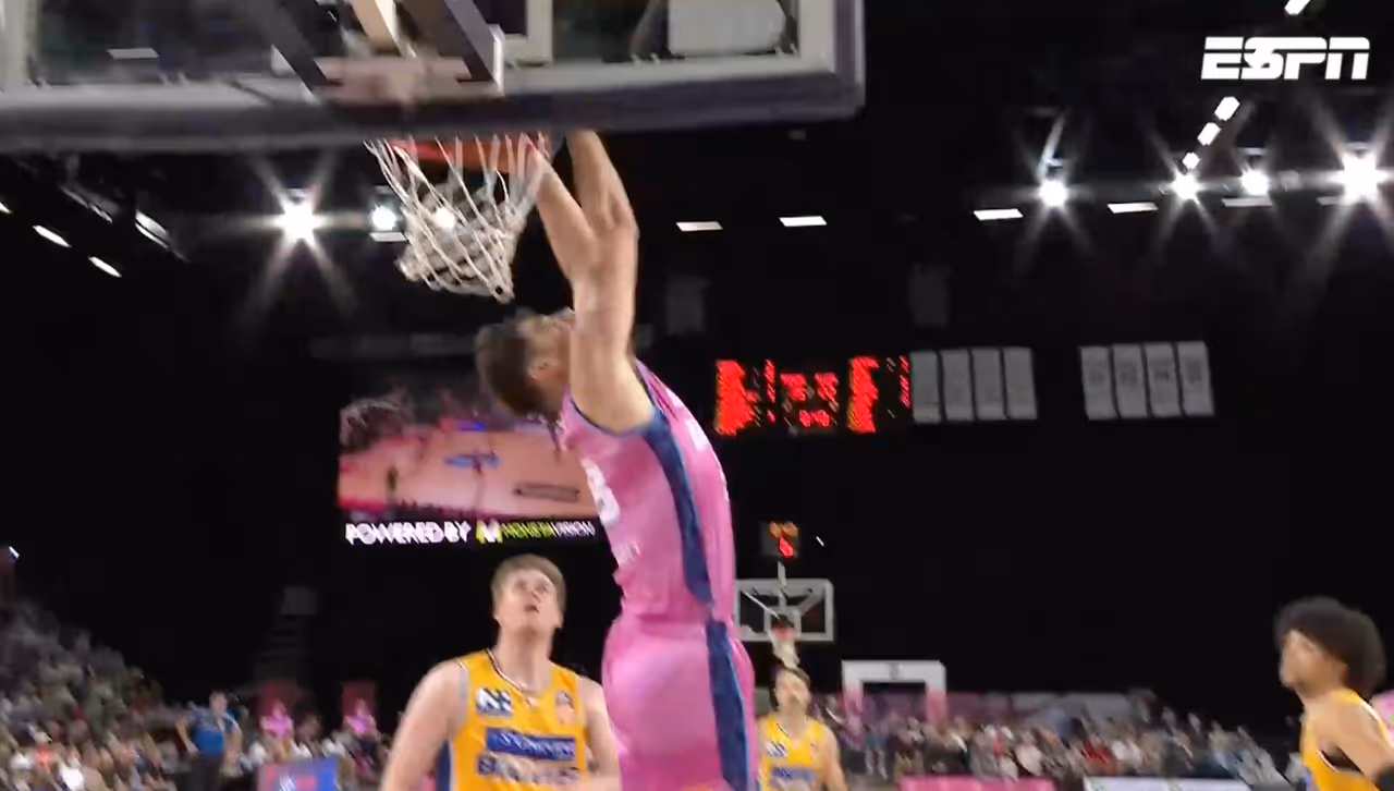 WATCH: The Breakers Run Up Over 100 Points Against the Bullets