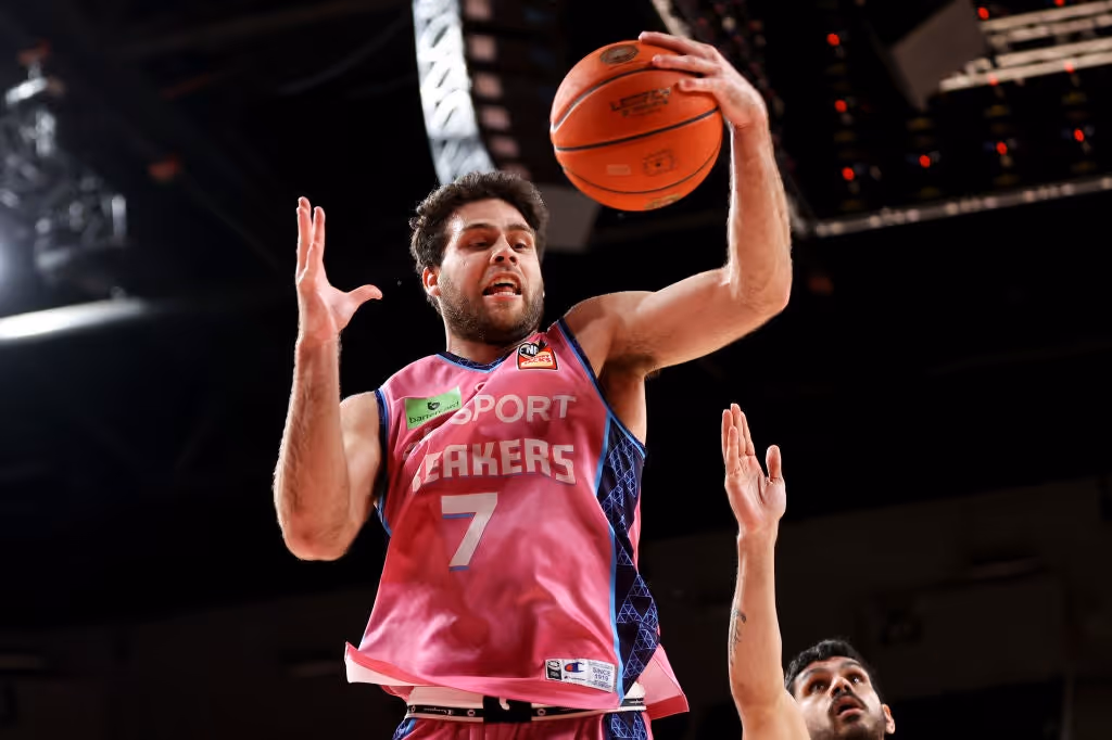 "Wow" McDowell-White Blasts Breakers to 26 Point Win