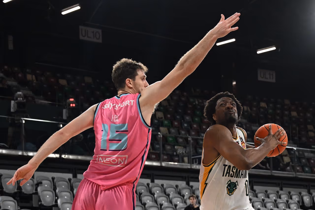 Loe's career-best performance for Breakers against JackJumpers