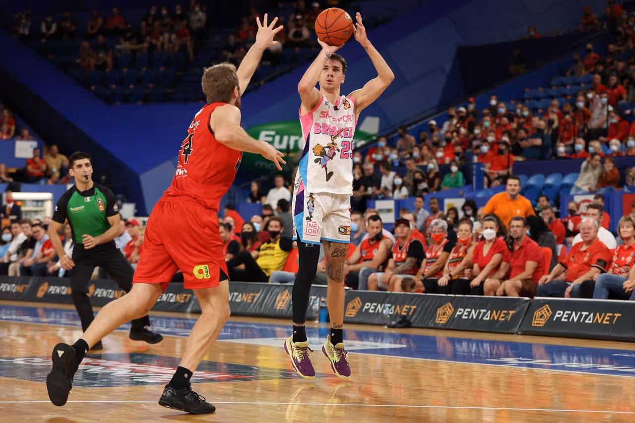 Wetzell stars but Breakers lose in Perth
