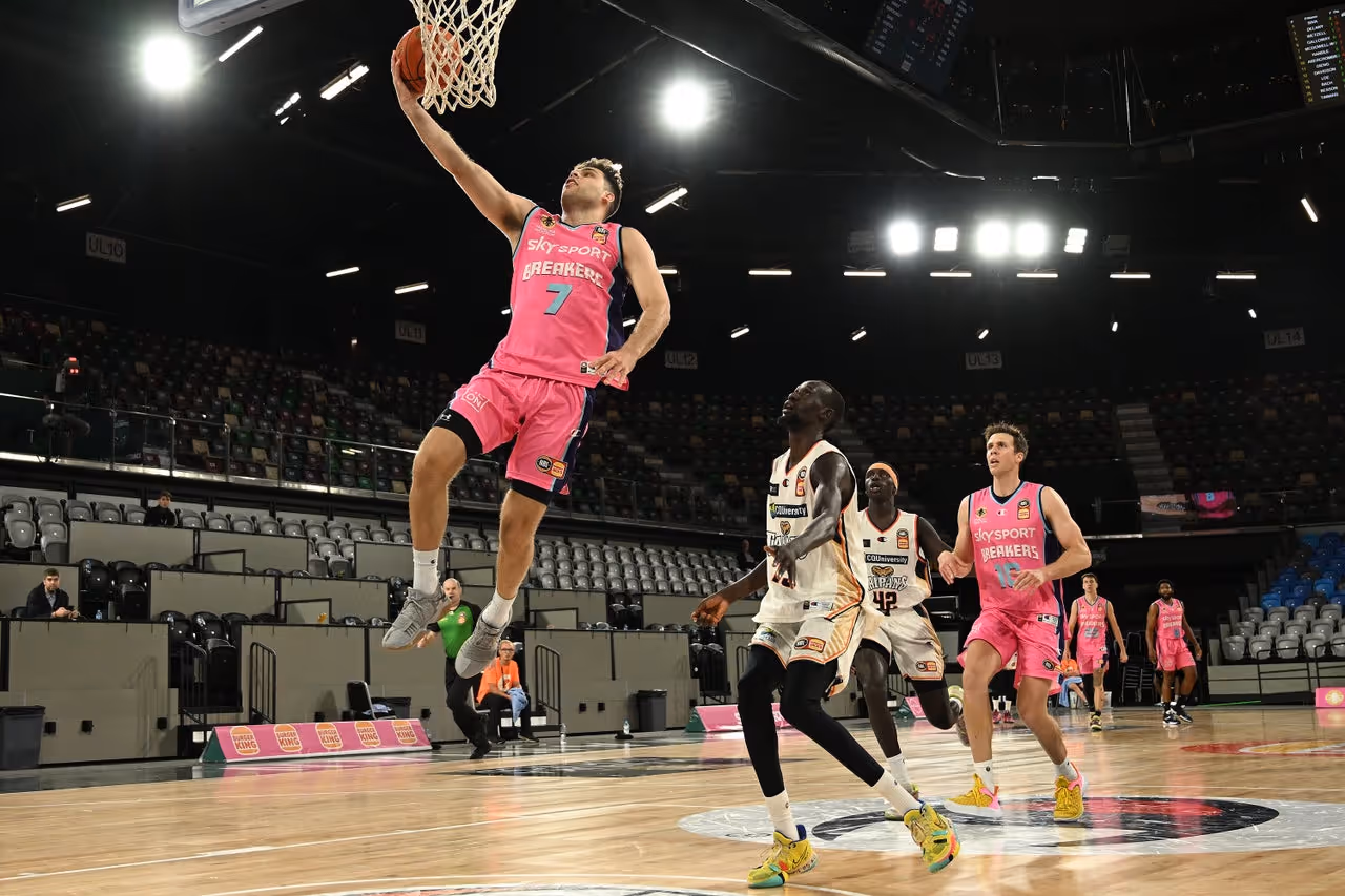 R18: New Zealand Breakers Highlights vs. Cairns Taipans