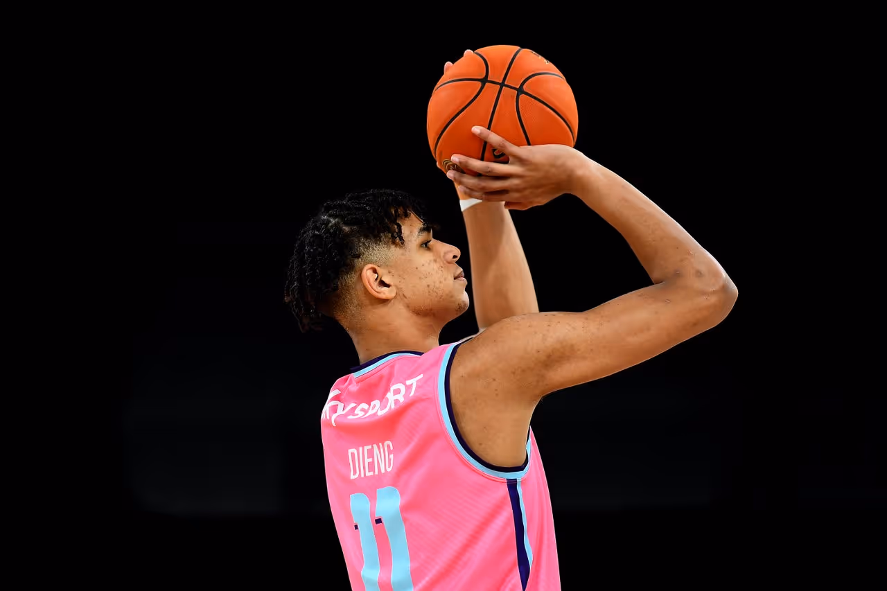 Dieng sparks, Wetzell fires for Breakers against Taipans